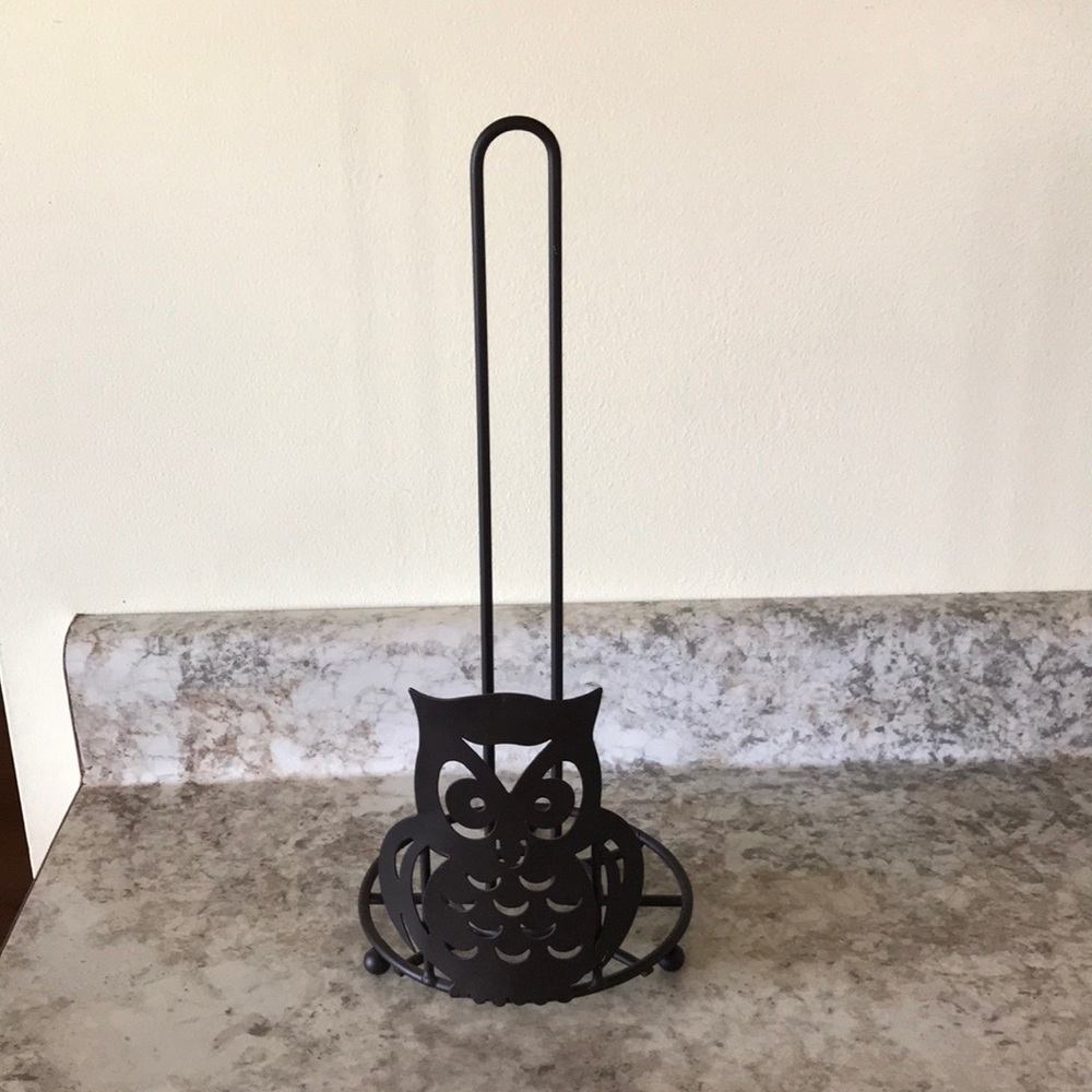Owl paper towel holder